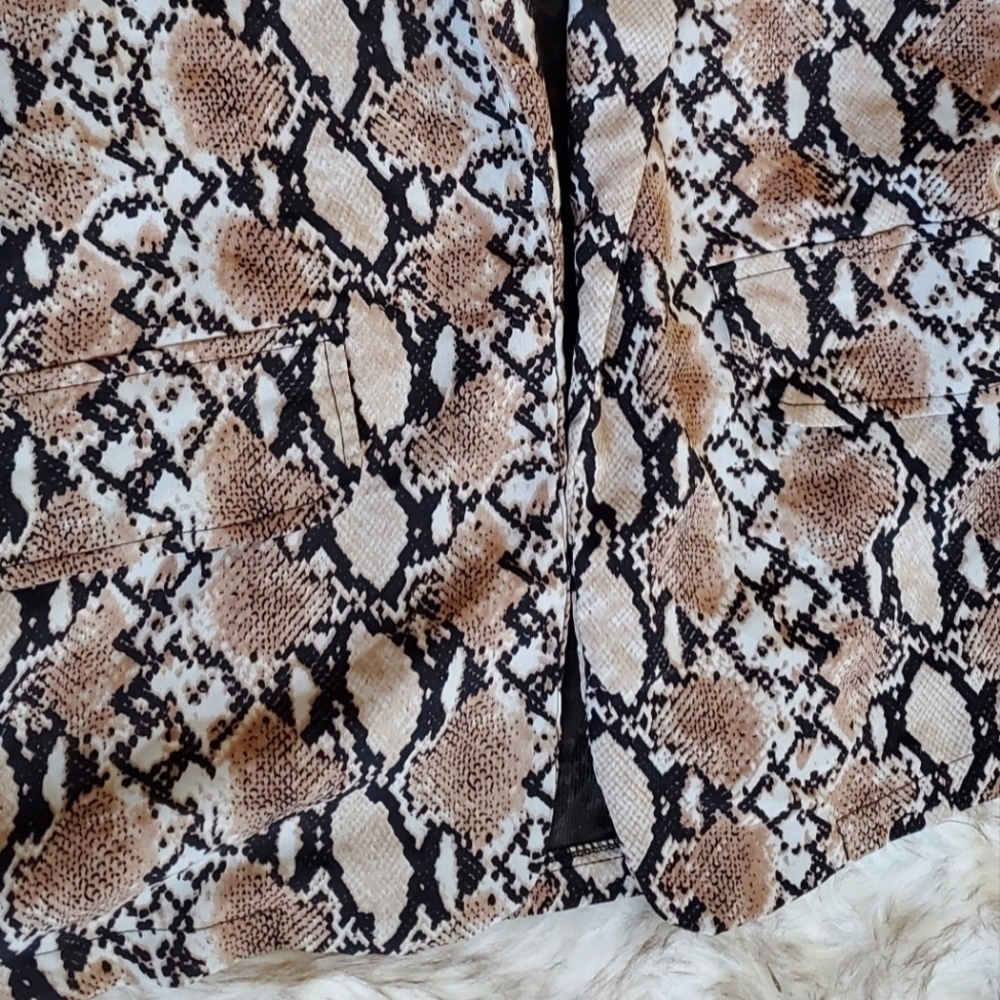 Animal Print Design Jacket 🌴 - Picture 4 of 8